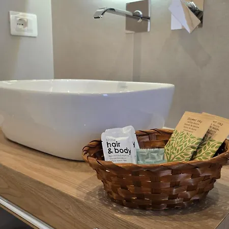 Marieclaire לינה וארוחת בוקר 4*